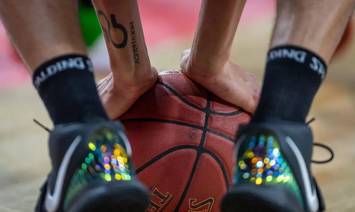 Basquete: Brasil perde para Estados Unidos na Americup