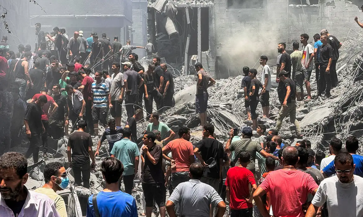 Israel lança grande ataque terrestre e diz que “Gaza está em chamas”