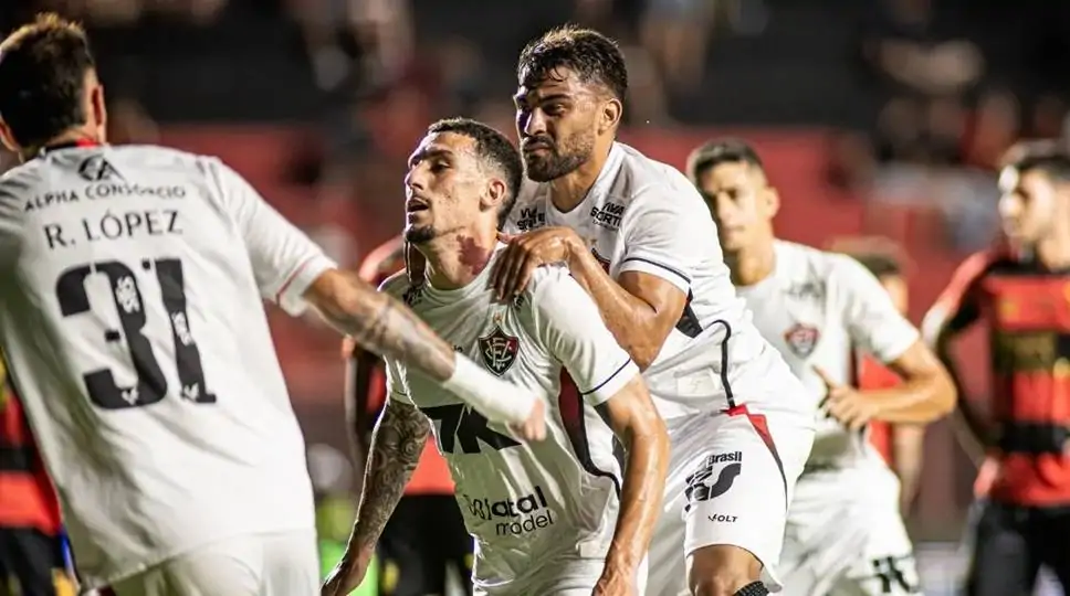 Vitória bate Sport por 3 a 1 e deixa a zona de rebaixamento