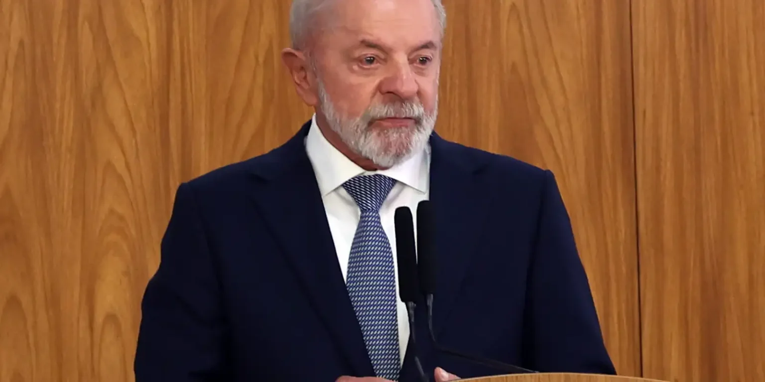 Prisão de Jair Bolsonaro é ‘lição de democracia’, diz Lula