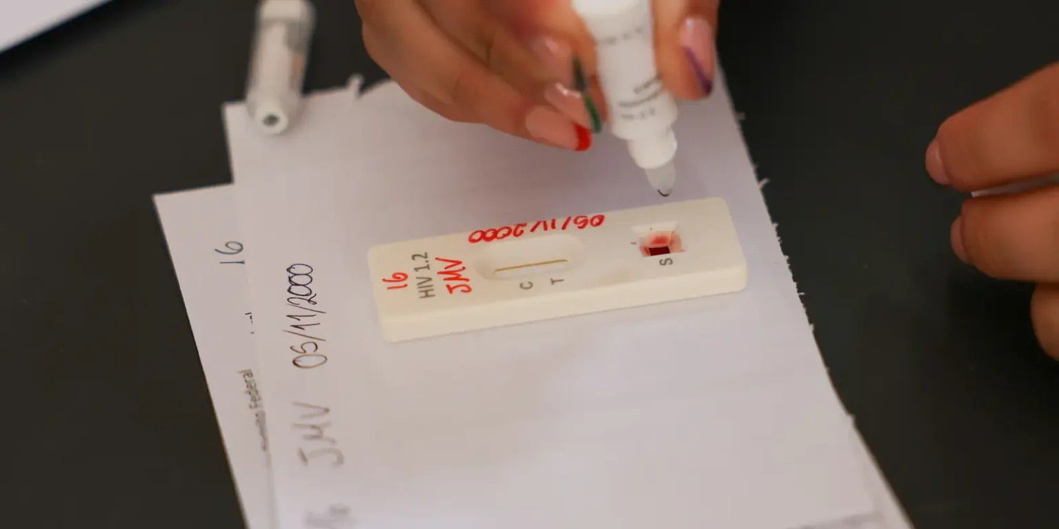 Testagem rápida de HIV no DF leva orientação e prevenção