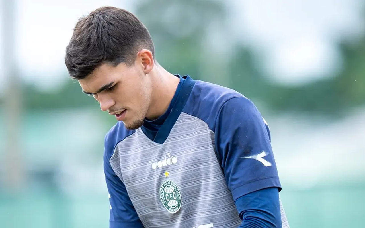Goleiro Pedro Morisco vira alvo de Bahia e Flamengo no mercado