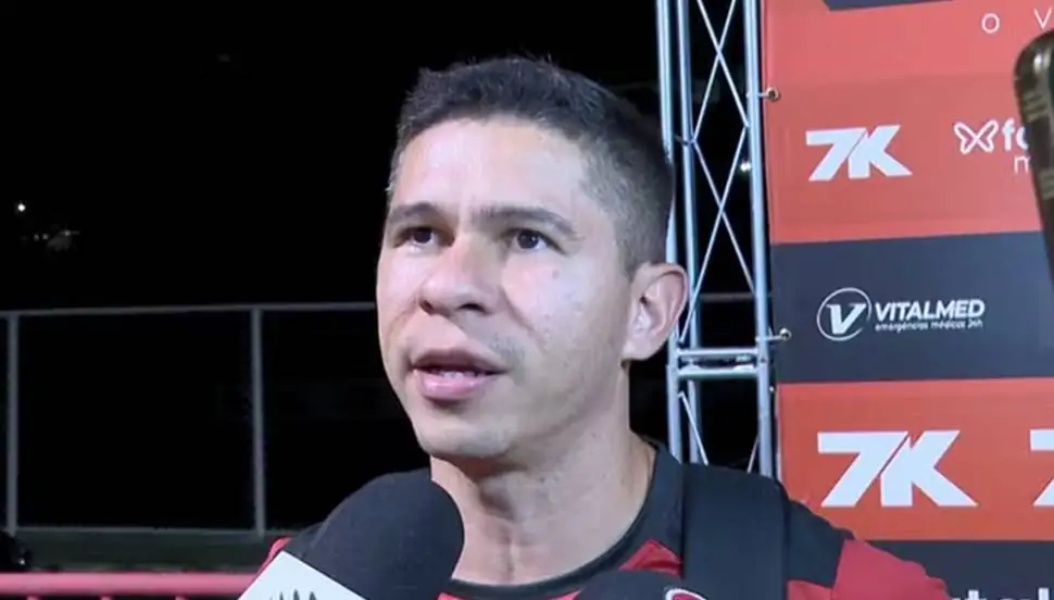 Osvaldo negocia renovação com o Vitória para 2026