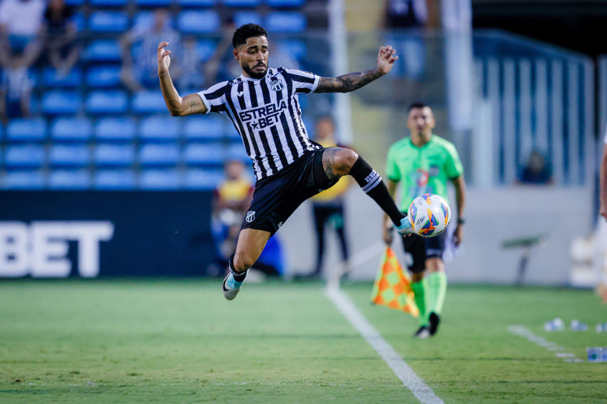 Matheus Bahia tem futuro indefinido após rebaixamento do Ceará
