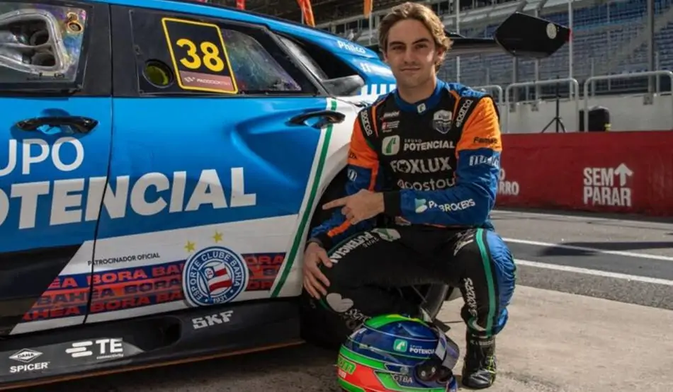 Bahia na Stock Car: escudo estampa carro de Zezinho Muggiati