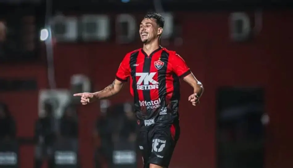 Criciúma cobra R$ 2,5 milhões do Vitória por Claudinho