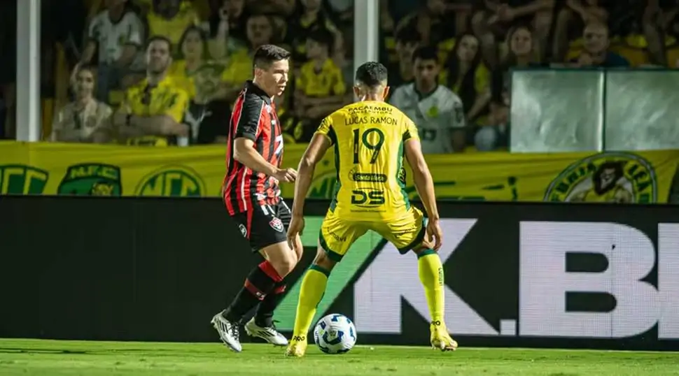 Osvaldo e Lucas Braga no Vitória: Jair Ventura explica futuro