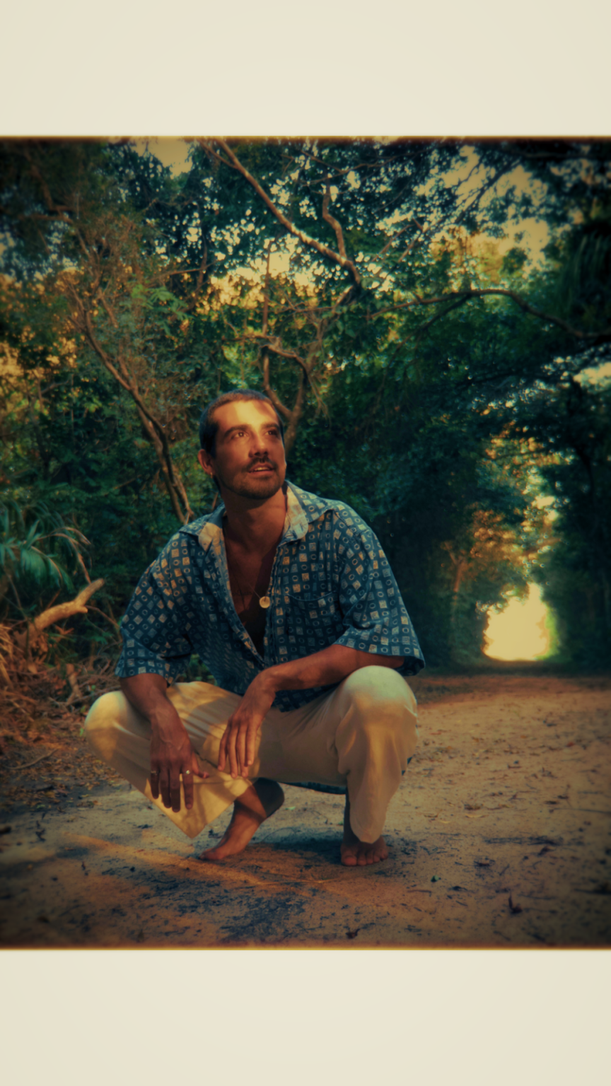 Serenno lança EP ‘Corda Bamba’ e reverencia raízes do samba