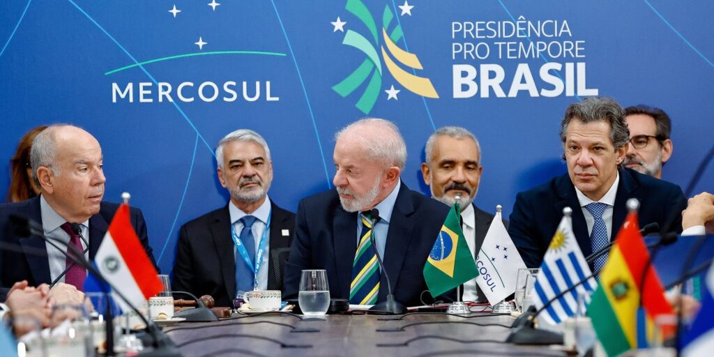 Intervenção na Venezuela seria catástrofe humanitária, alerta Lula