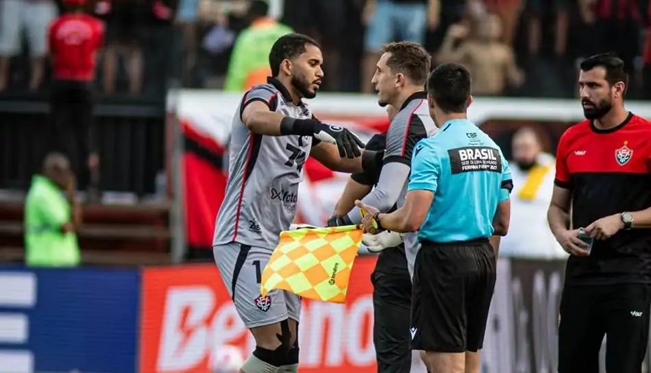 Lucas Arcanjo será negociado após voltar de lesão, afirma Fábio Mota