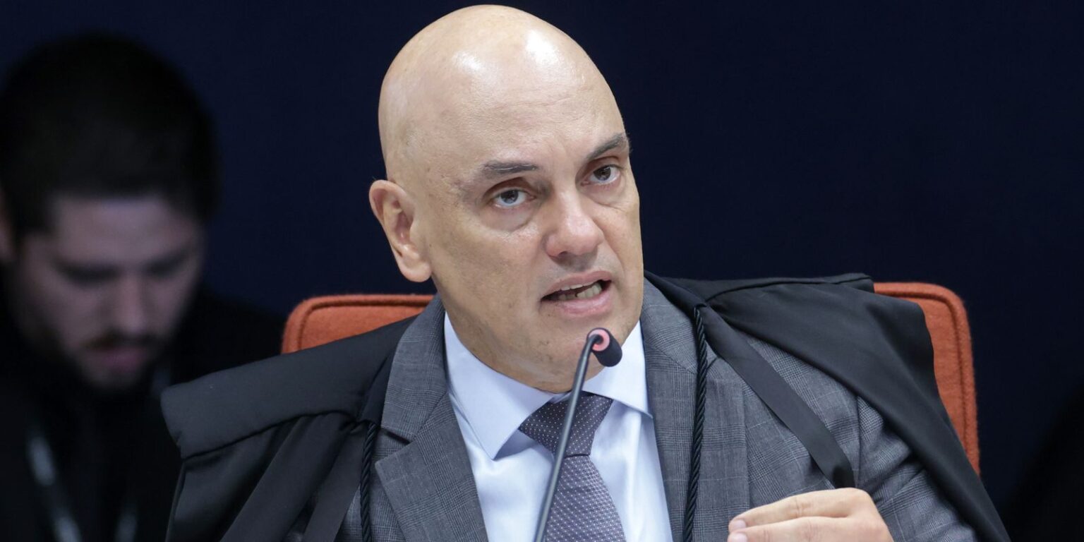 Visitas de filhos a Bolsonaro são autorizadas por Moraes