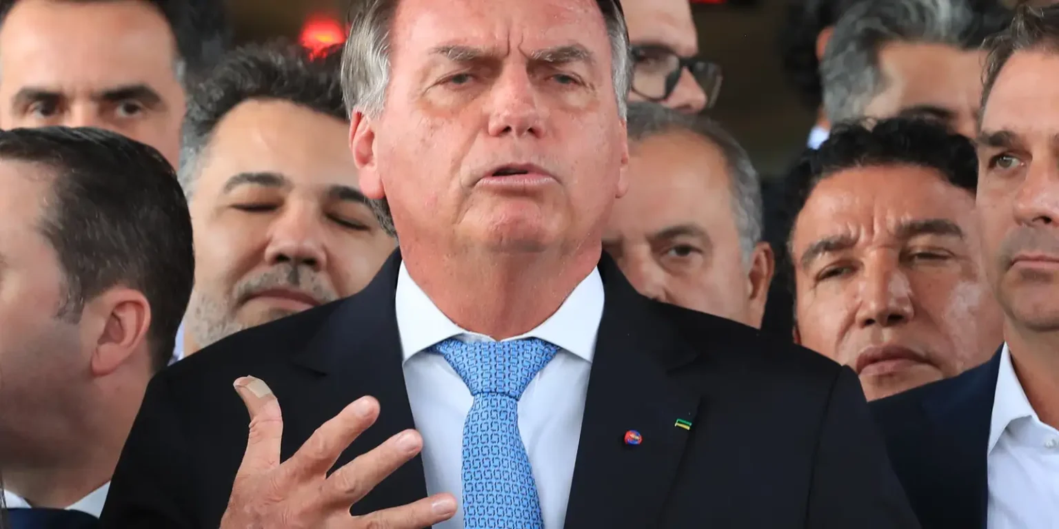 Cirurgia de Bolsonaro para bloquear nervo do diafragma é concluída