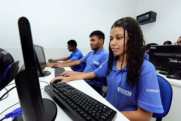 Últimos dias de inscrições para mais de 1.100 bolsas gratuitas de Cursos Técnicos do SENAI na Bahia