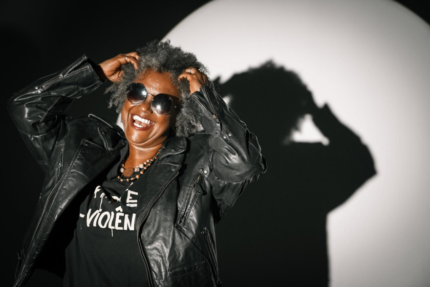 Sesc 24 de Maio recebe Sandra Sá em show de 45 anos de carreira