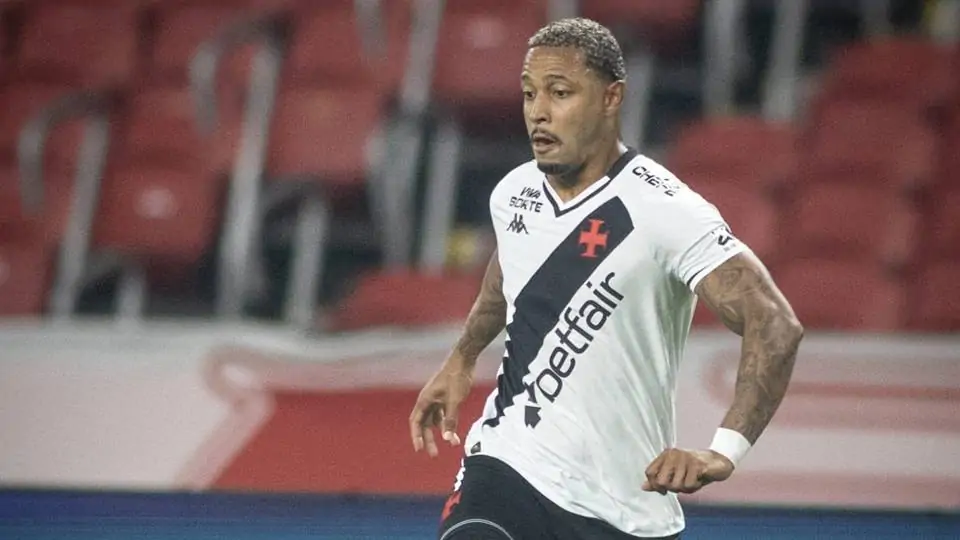Vitória aceita condições por David, mas luvas emperram negócio