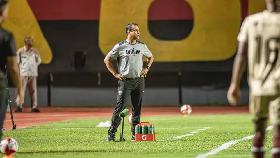 Rodrigo Chagas destaca evolução do Vitória e exalta Kike Saverio