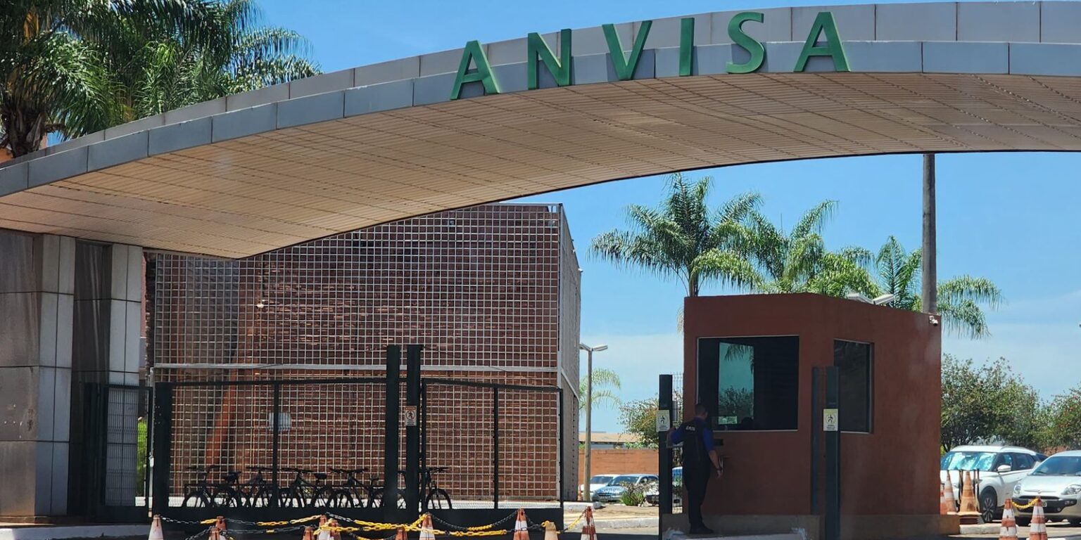 Anvisa recolhe lote de chocolate Laka após erro de embalagem