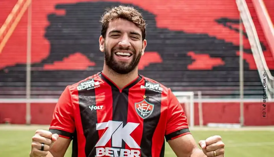 Pepê deixa Vitória e negocia transferência para o futebol chinês