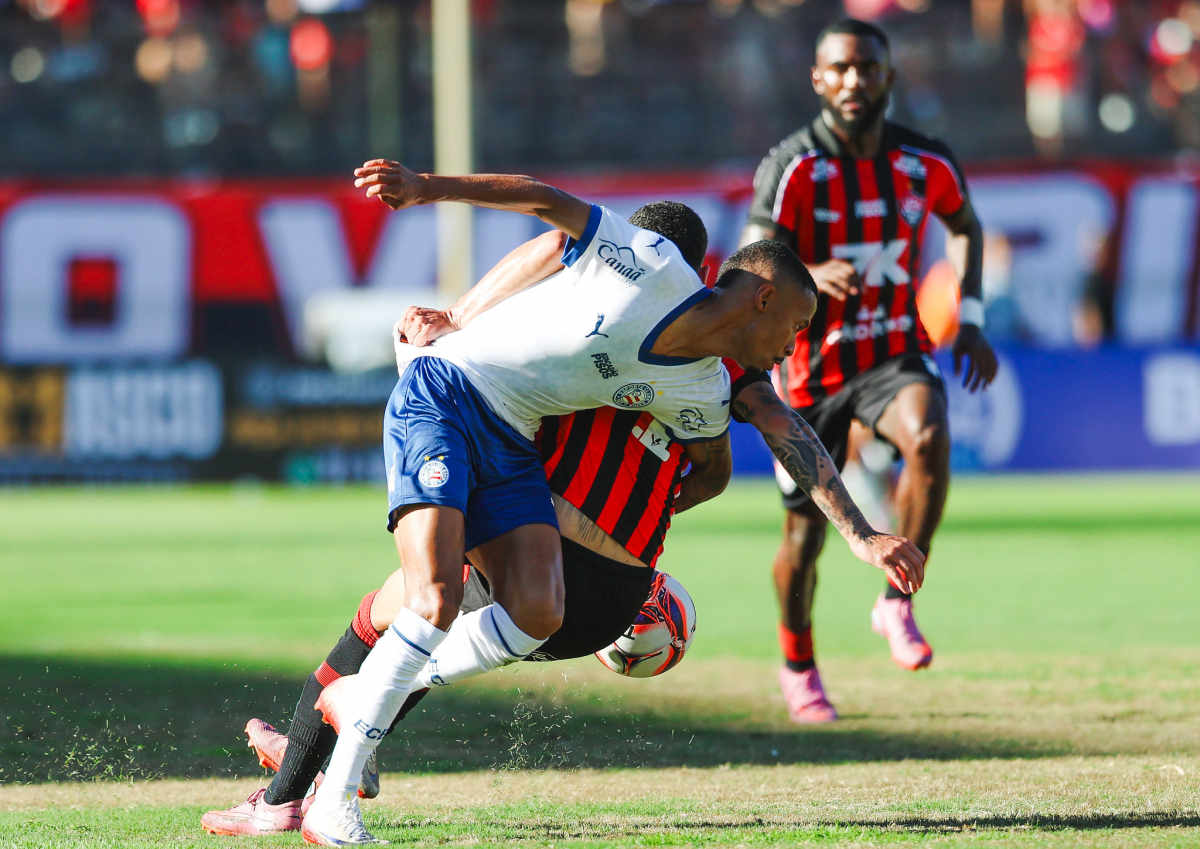 Bahia vence Vitória no Barradão com gol de jovem de 17 anos