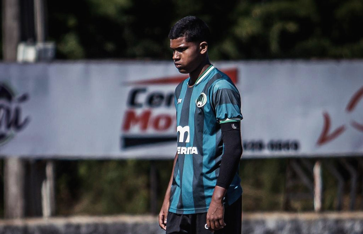 Bahia contrata atacante de 14 anos Vitor Hugo para a base