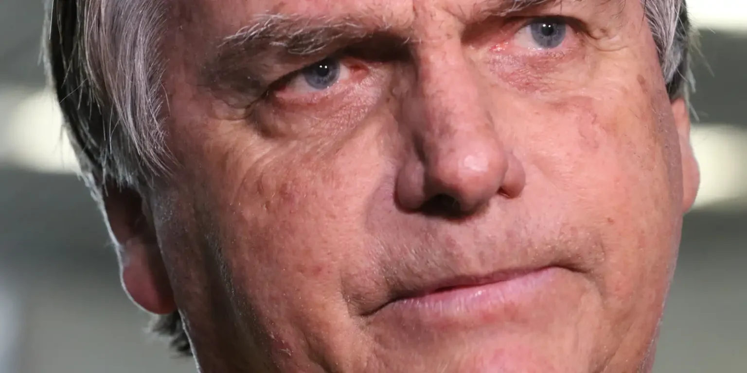 Relatório de visitas de Bolsonaro na prisão é cobrado por Moraes
