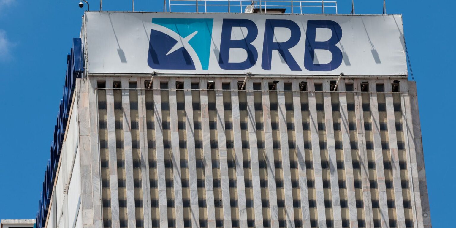 Banco Master: diretor do BRB silencia em depoimento à PF