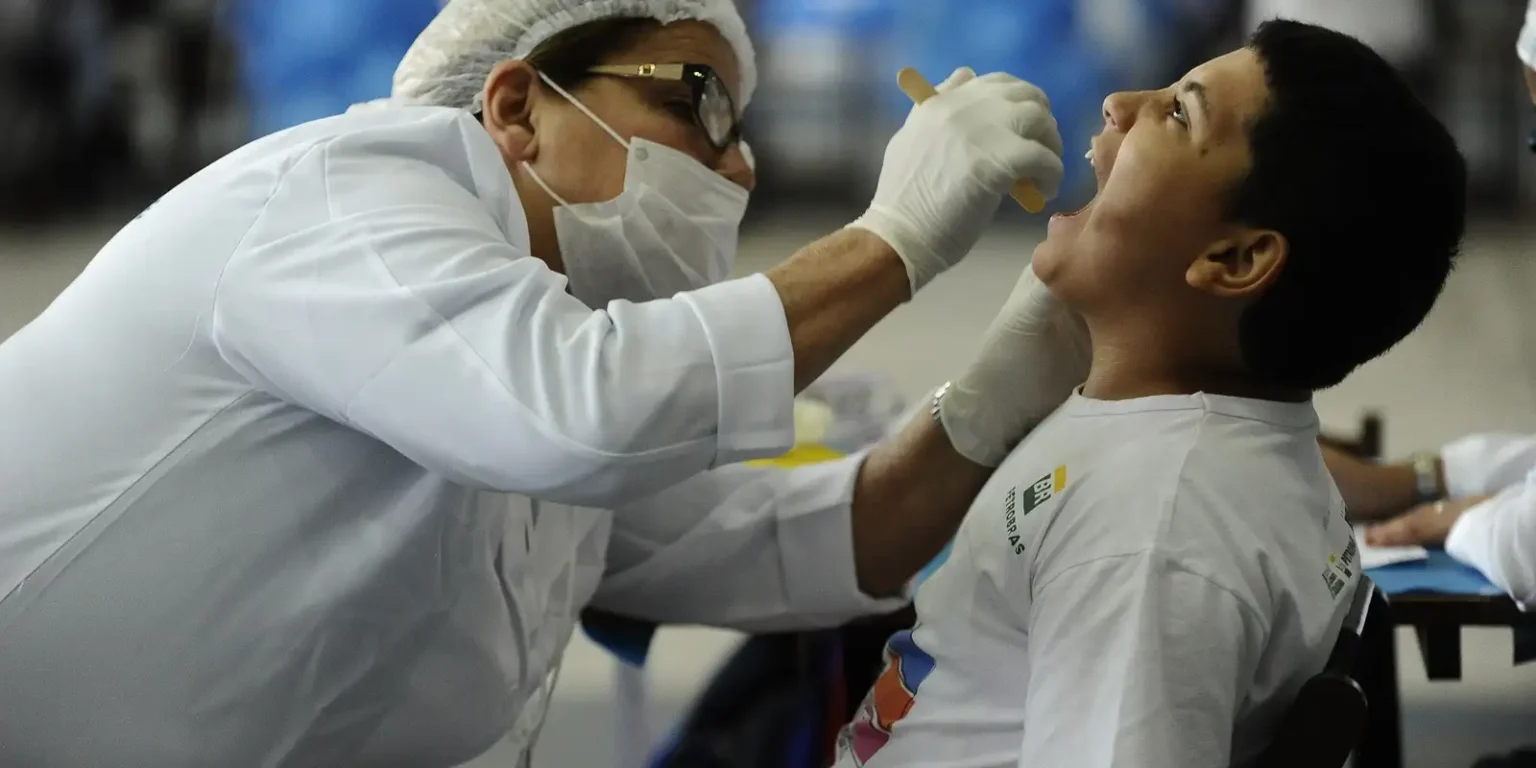 Unidades odontológicas móveis: governo planeja mais 400 até março