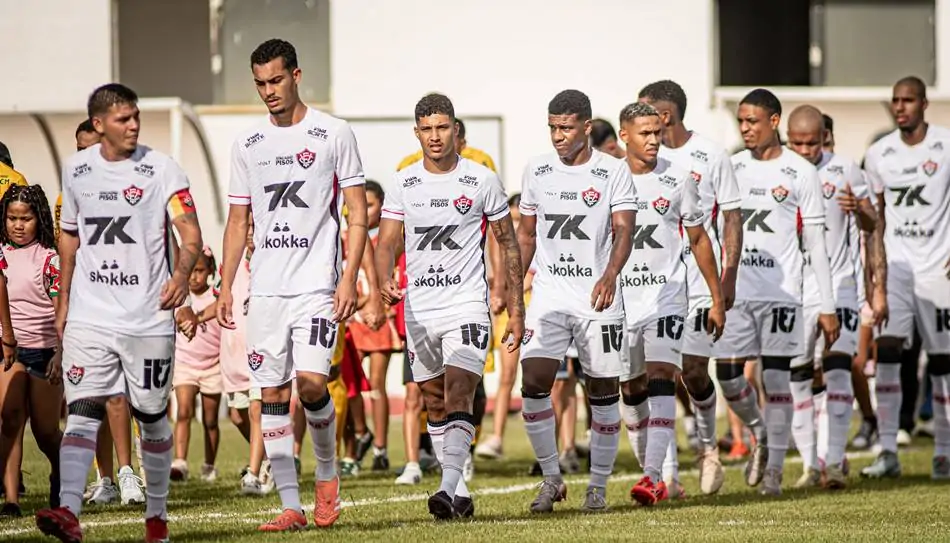 Vitória enfrenta Barcelona de Ilhéus para retomar lugar no G-4