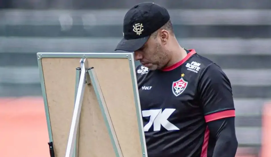 Vitória x Flamengo: provável escalação e status de Marinho