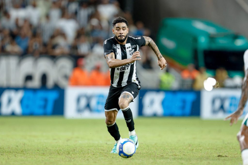Bahia vende lateral Matheus Bahia ao Inter por R$ 6 milhões