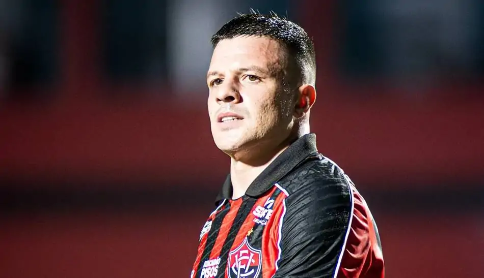 Marinho defende Kayzer após pênalti perdido pelo Vitória