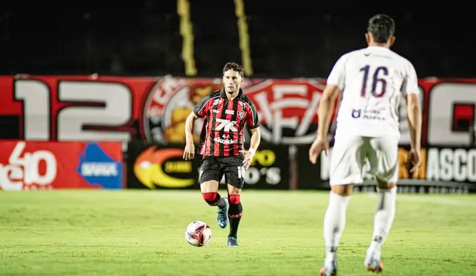 Vitória bate Bahia de Feira por 1 a 0 e assume vice-liderança do Baianão