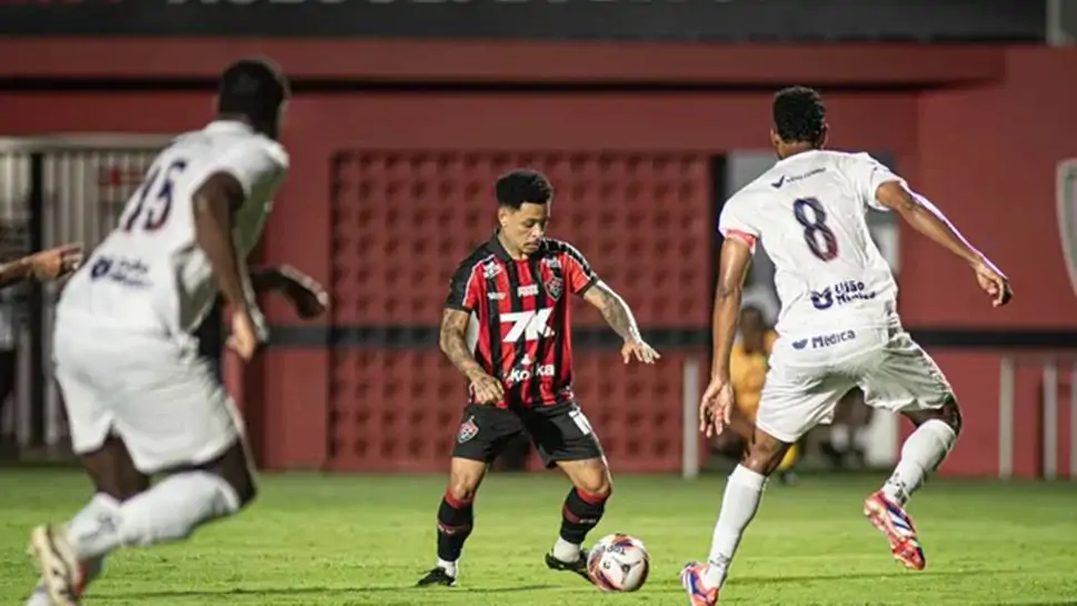 Vitória vence Bahia de Feira e se aproxima da semifinal do Baianão