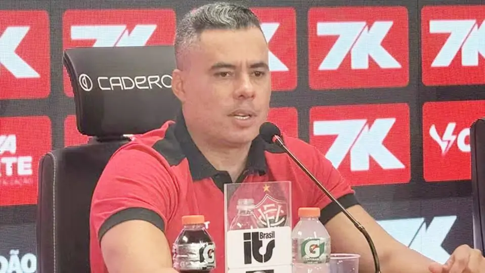 Jair Ventura diz que Vitória busca reforços, mas orçamento trava