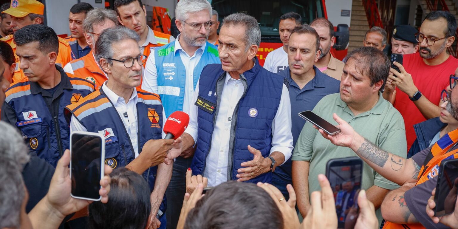 Enchentes em Minas Gerais: prioridade é resgate, diz ministro