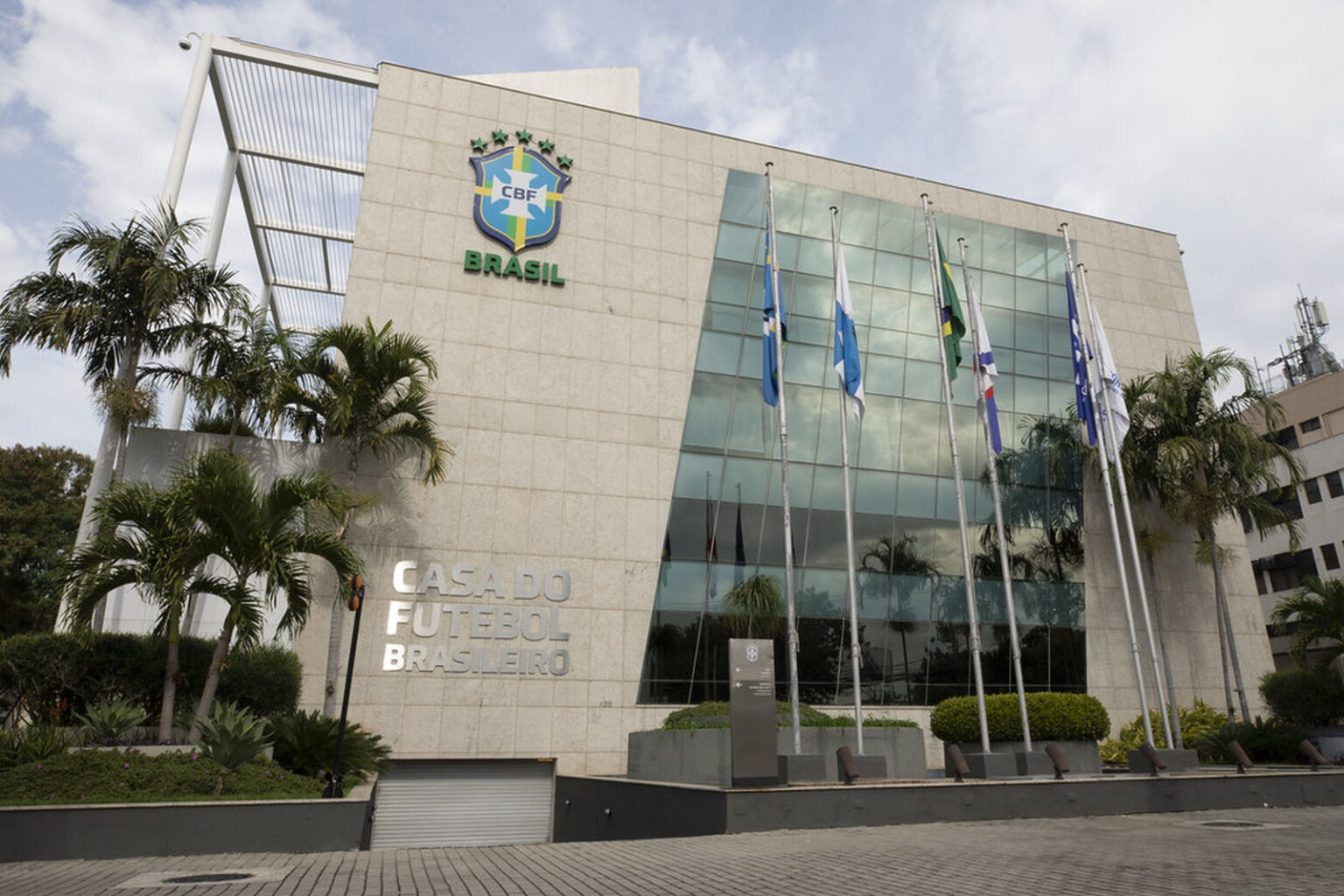 Janela de transferências fecha e limita contratações do Bahia