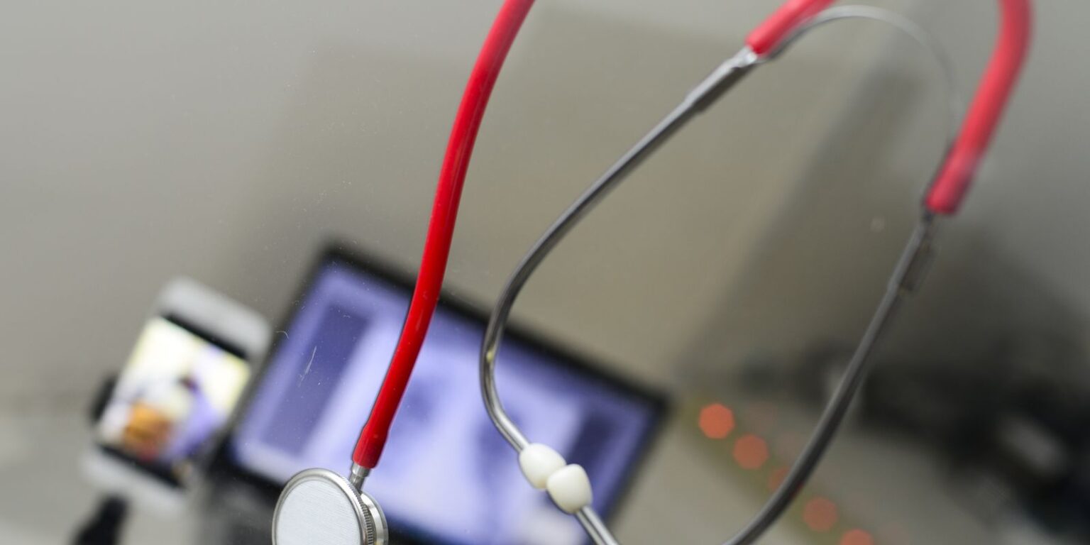 Curso gratuito de Saúde Digital abre mil vagas para o SUS