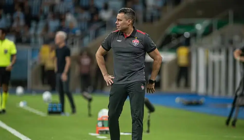 Vitória perde para o Grêmio e Jair Ventura critica ataque
