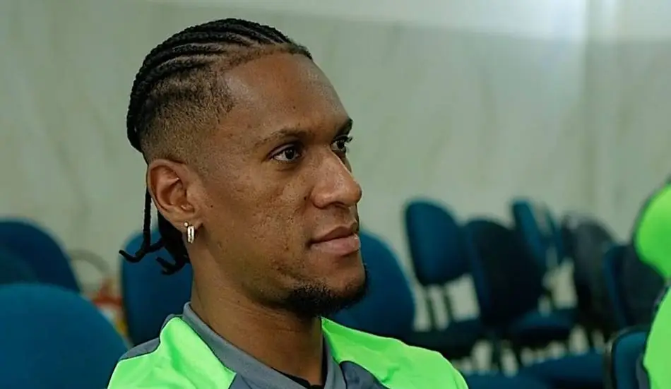 Feira FC aposta na experiência de Alex Cazumbá para o acesso
