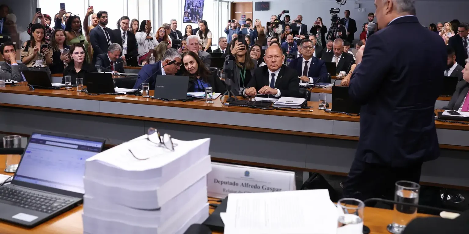Relatório da CPMI do INSS propõe indiciamento de 216 suspeitos