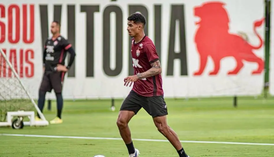 Vitória x Cruzeiro: Renê chega e elenco intensifica preparação