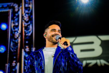Com praça lotada e grandes participações, Luanzinho Moraes grava primeiro DVD da carreira em Aracaju