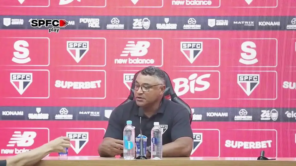 Roger Machado lamenta erros do São Paulo na derrota para o Vitória