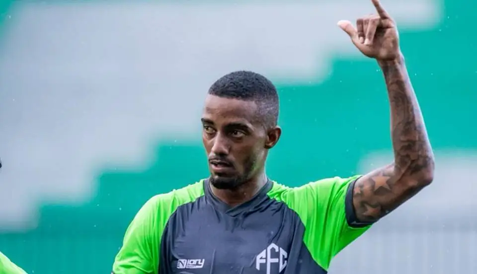 Gilberto no Feira FC exalta versatilidade e projeta ataque