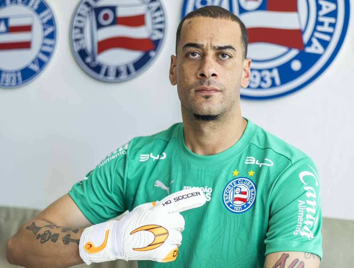 Goleiro do Bahia lidera ranking de defesas na Série A 2026