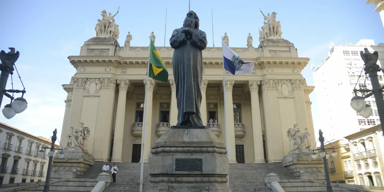 Eleição para presidente da Alerj será em 17 de abril