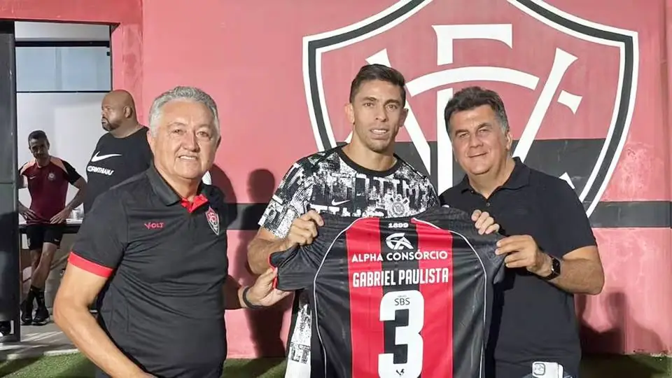 Gabriel Paulista exalta reencontro com o Vitória