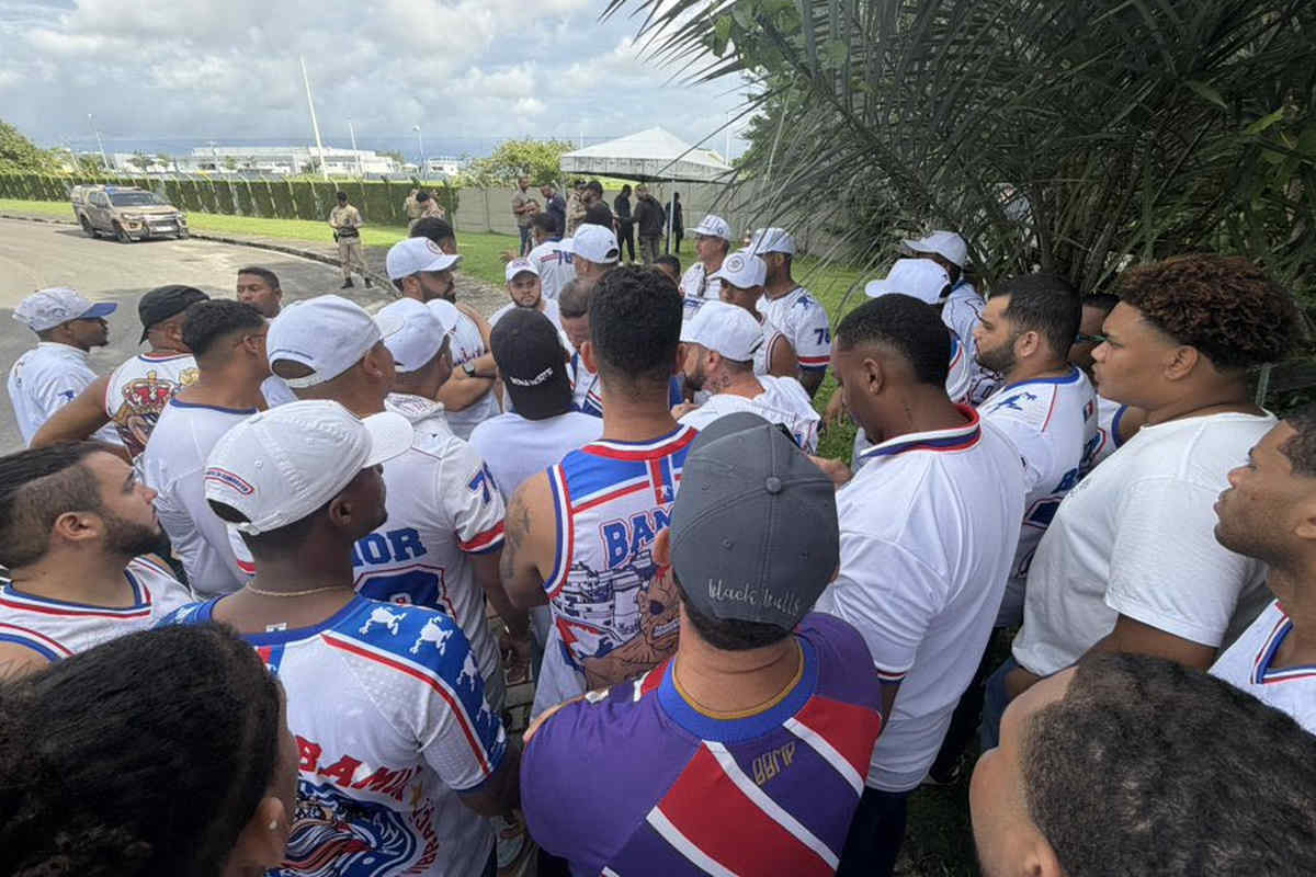 Protesto da torcida do Bahia pressiona elenco após derrota