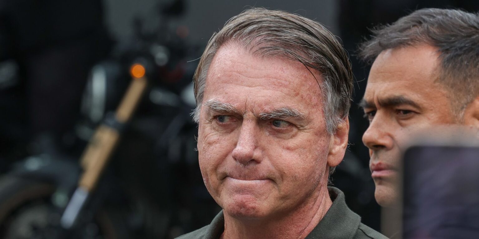 PGR autoriza cirurgia de Bolsonaro no ombro fora da prisão