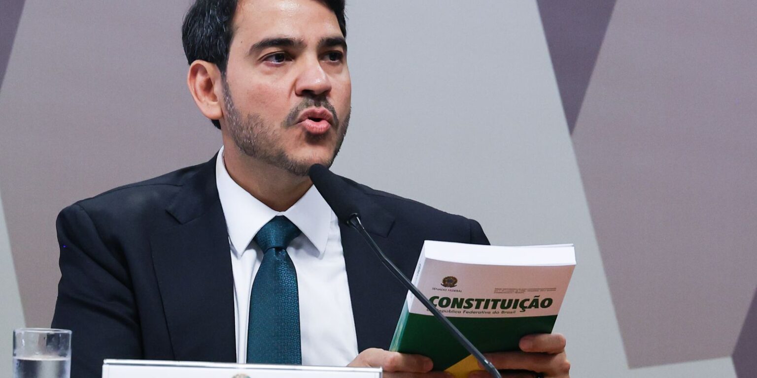 Jorge Messias defende autocontenção do STF em sabatina no Senado